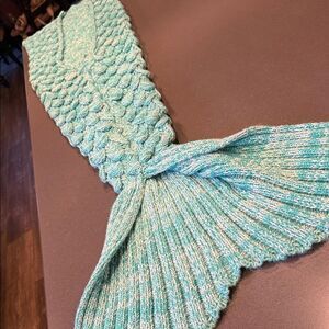 Homie Turquoise Mermaid Tail Blanket NWOT